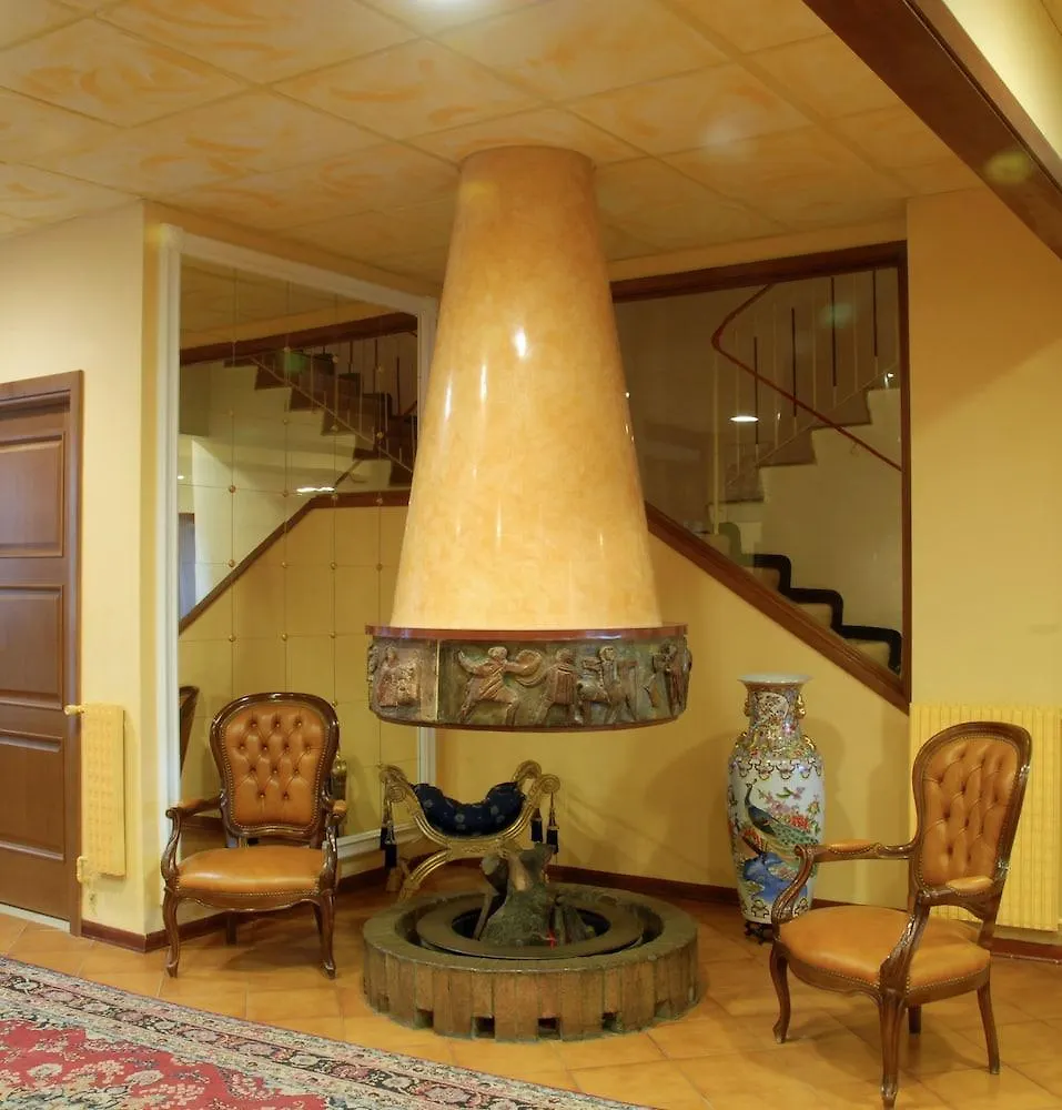 Hotel Mondial ראפאלו 3*,