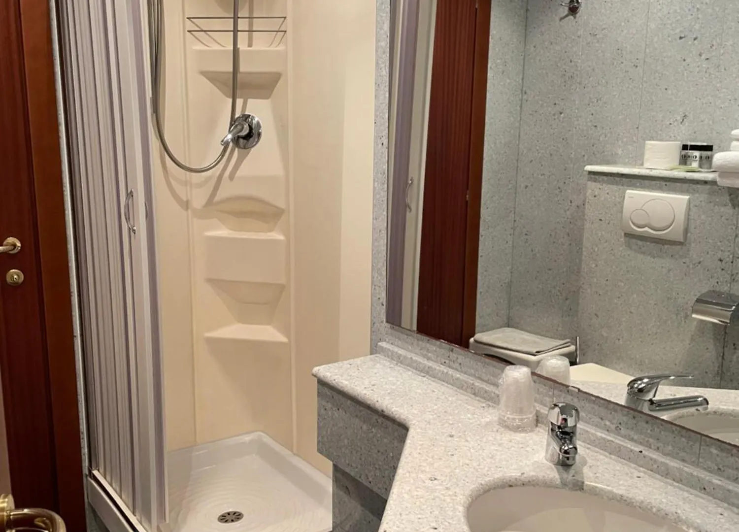 Hotel Mondial ראפאלו 3*,  איטליה