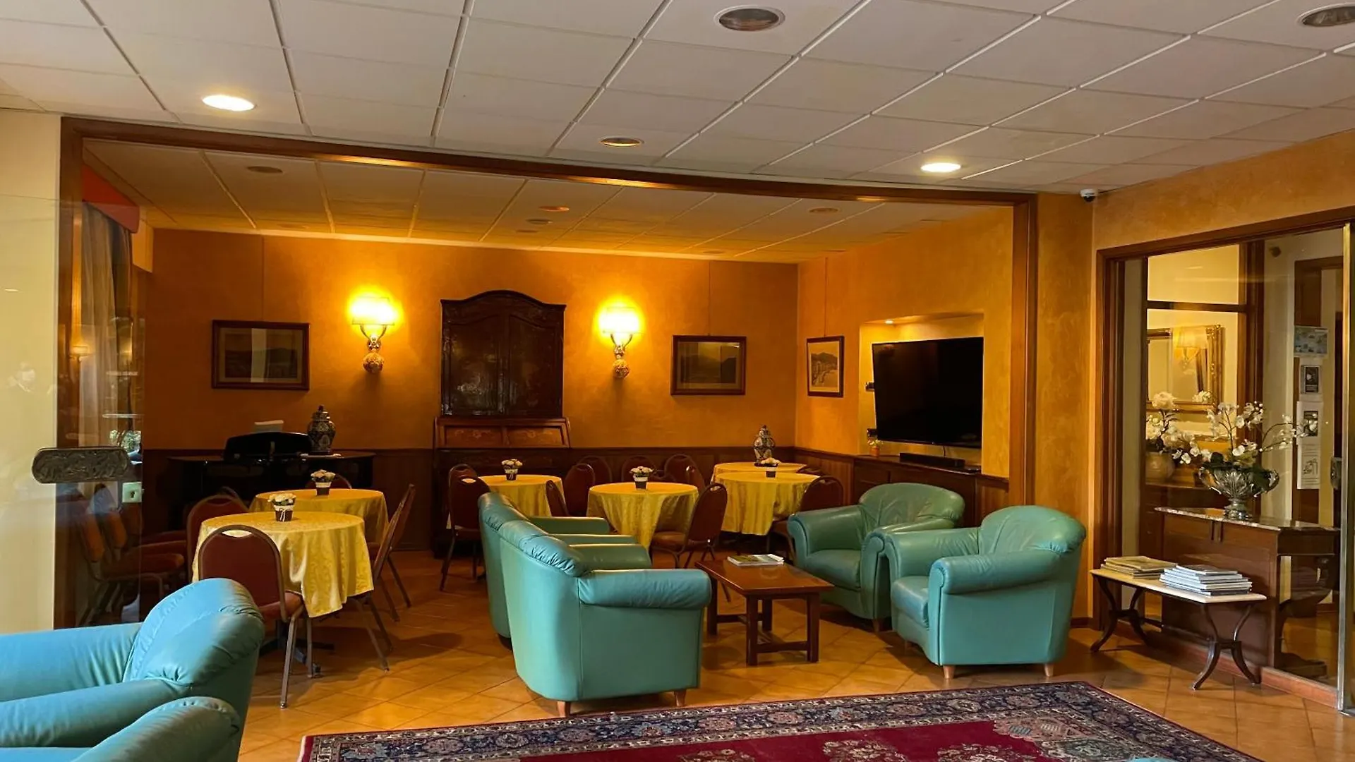 Hotel Mondial ראפאלו