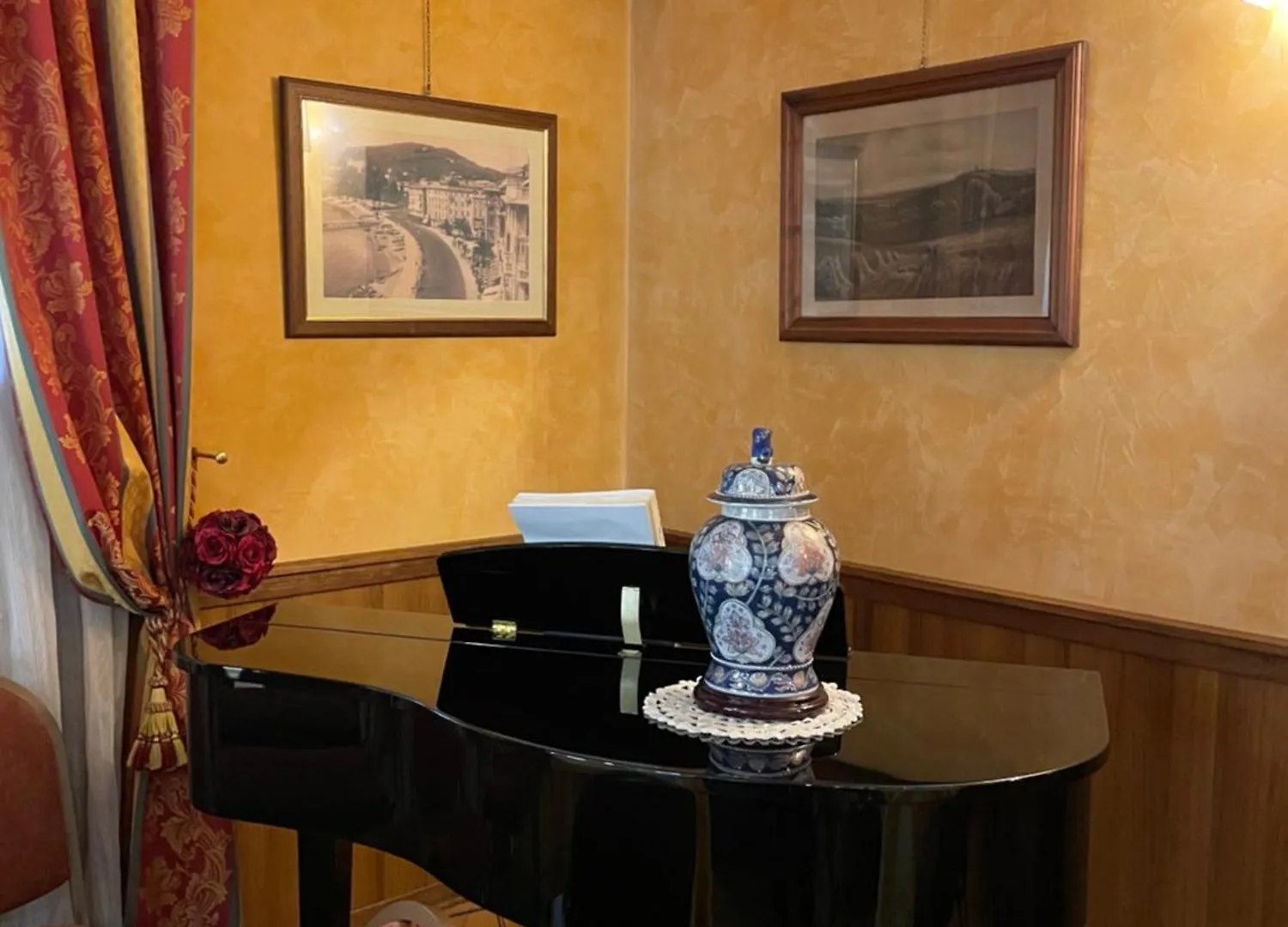 Hotel Mondial ראפאלו