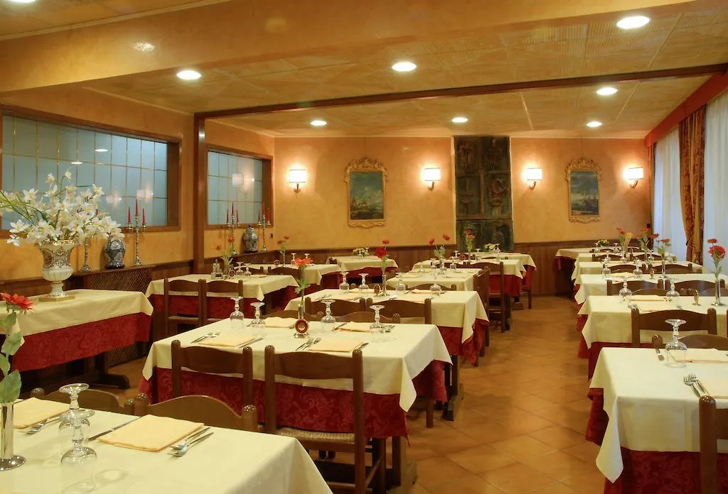 Hotel Mondial ראפאלו