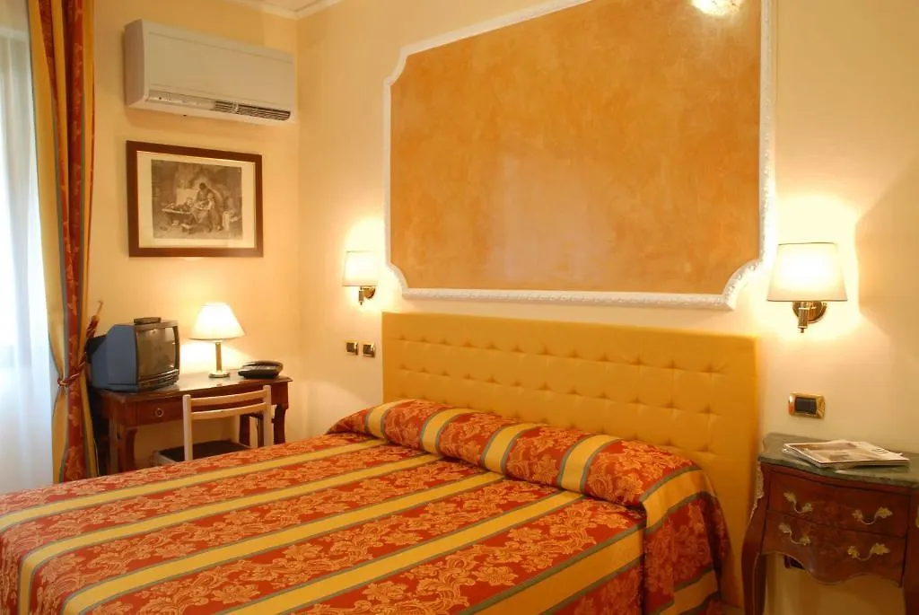 Hotel Mondial ראפאלו 3*,