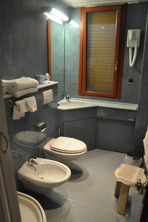 Hotel Mondial ראפאלו 3*,  איטליה
