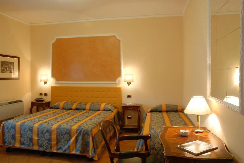 Hotel Mondial ראפאלו