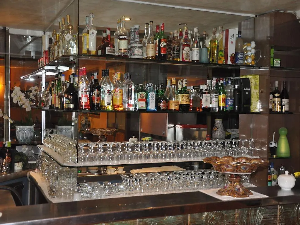 Hotel Mondial ראפאלו