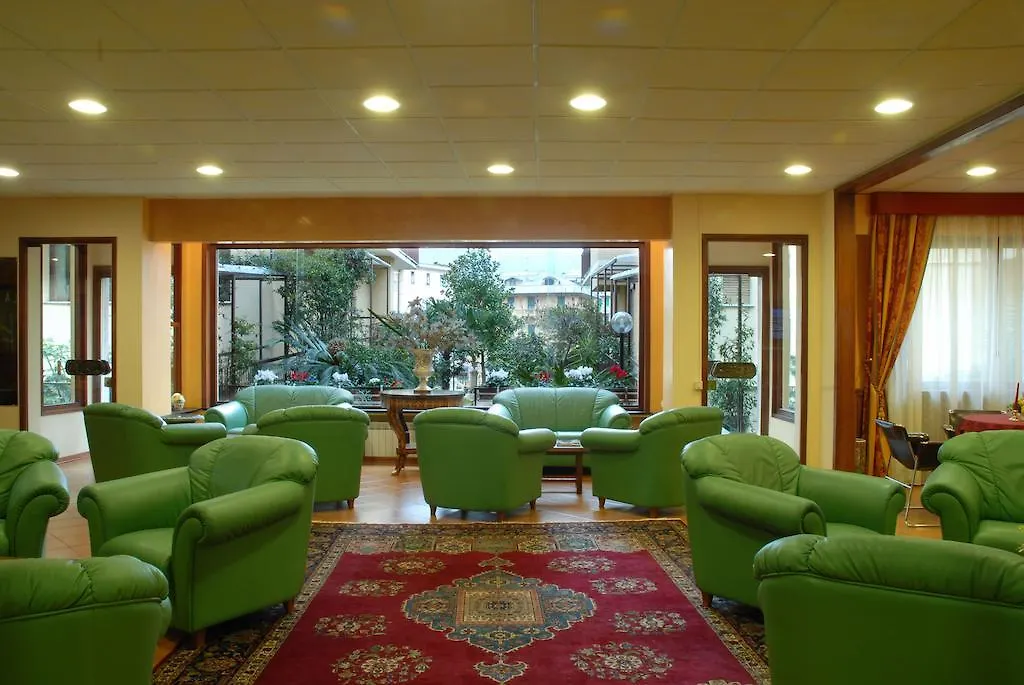Hotel Mondial ראפאלו 3*,